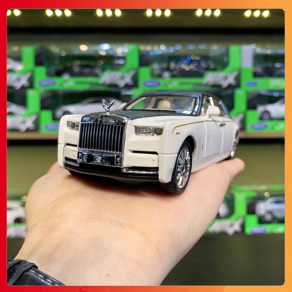 Mô hình xe Rolls-Royce Phantom VIII tỉ lệ 1:32 hãng CHEZHI