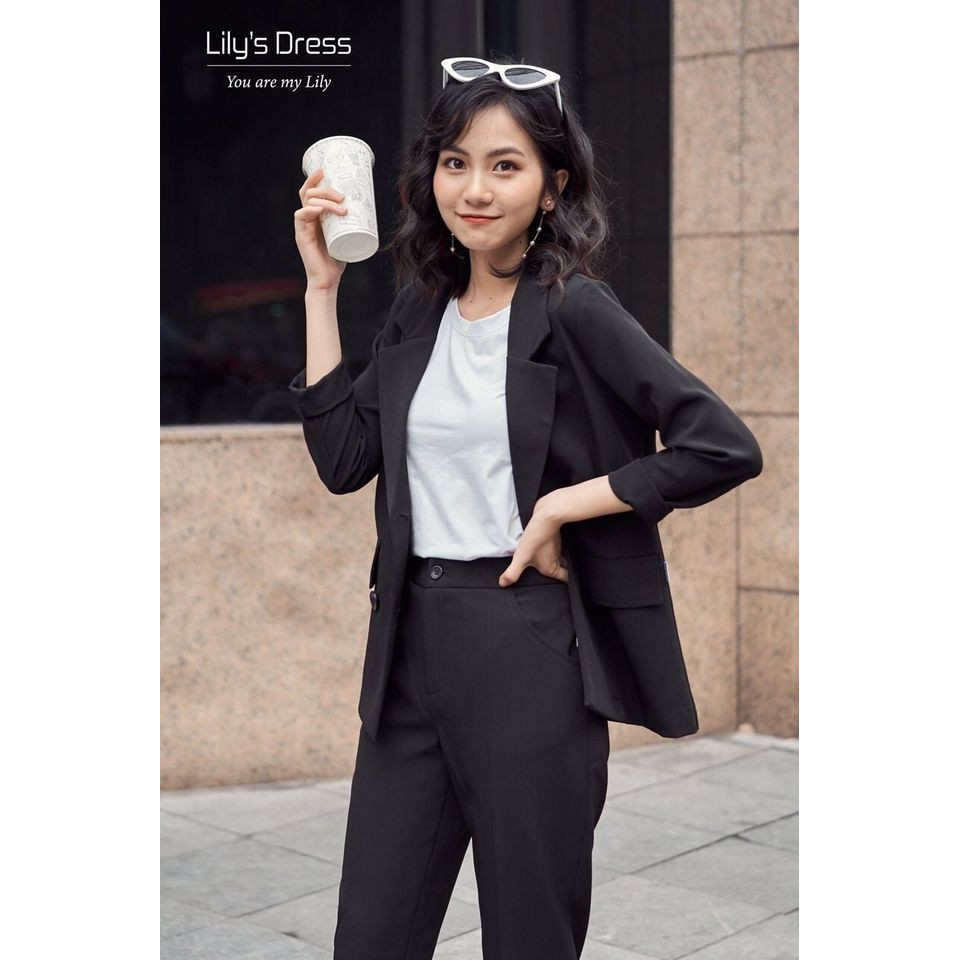Set Blazer Đen 4 cúc dáng ngắn + quần âu by Lilie | BigBuy360 - bigbuy360.vn