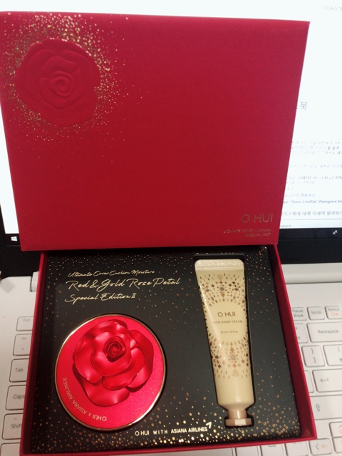 Set Phấn Nước + Kem Dưỡng Tay Ohui Ultimate Cover Cushion Moisture Red & Gold Rose Petal Special Edition II