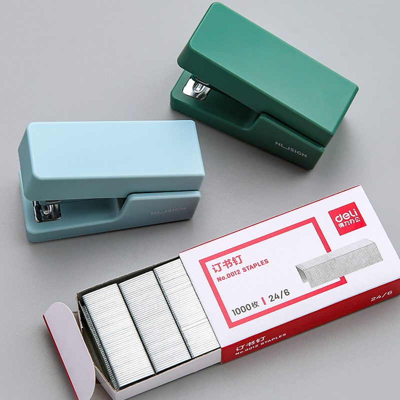 Hộp 100 ghim bấm giấy Deli 24/6 mẫu số 12 phổ biến tiện lợi