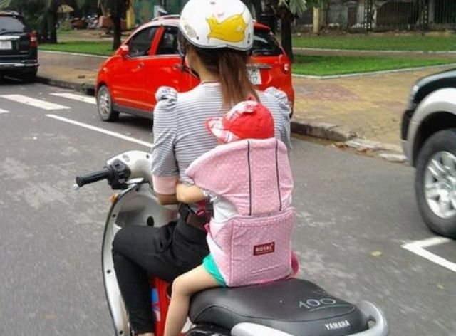 Đai đi xe máy cho em bé, đai địu cho bé đi xe máy an toàn (nhiều màu)