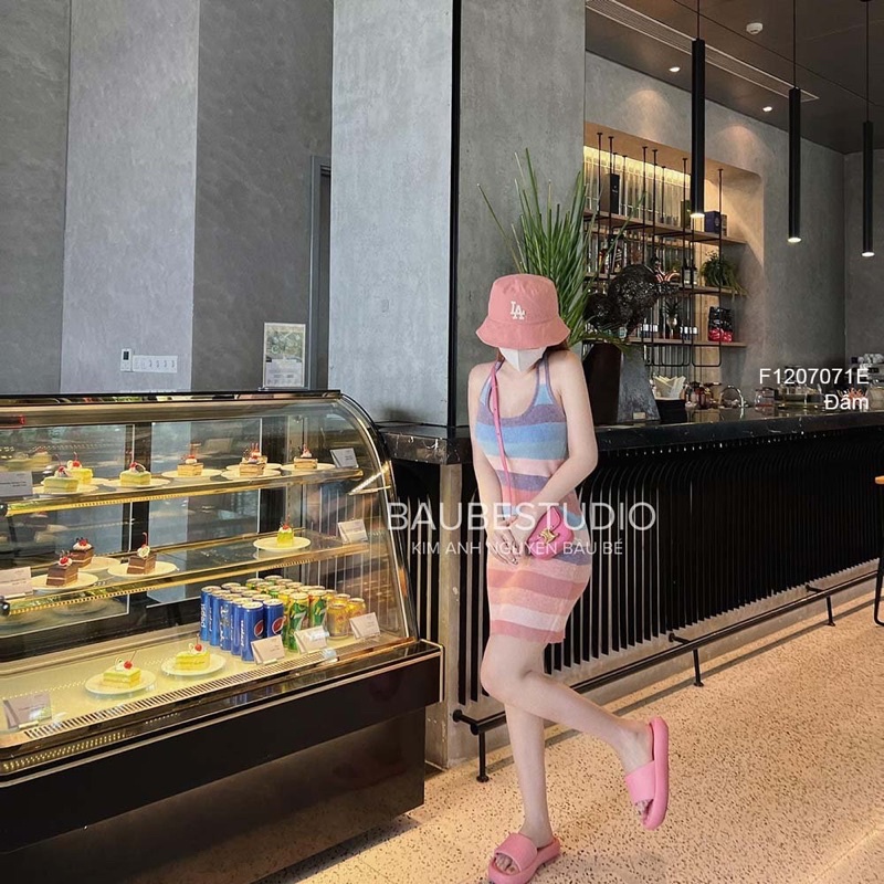 Đầm body sọc cổ cột dây yếm