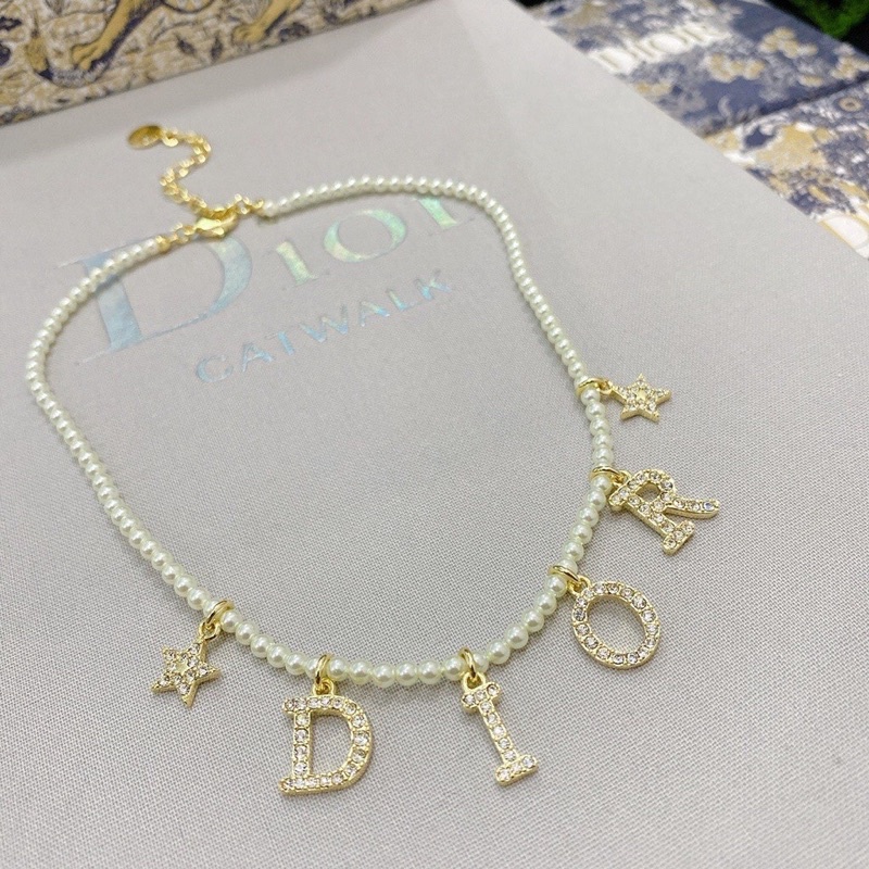 Vòng cổ choker thời trang hot trend