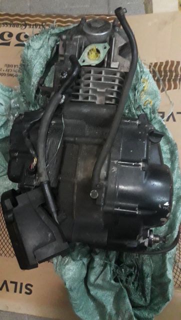 Nguyên cục máy ya sirius rin rã xe vừa.có chạm đầu