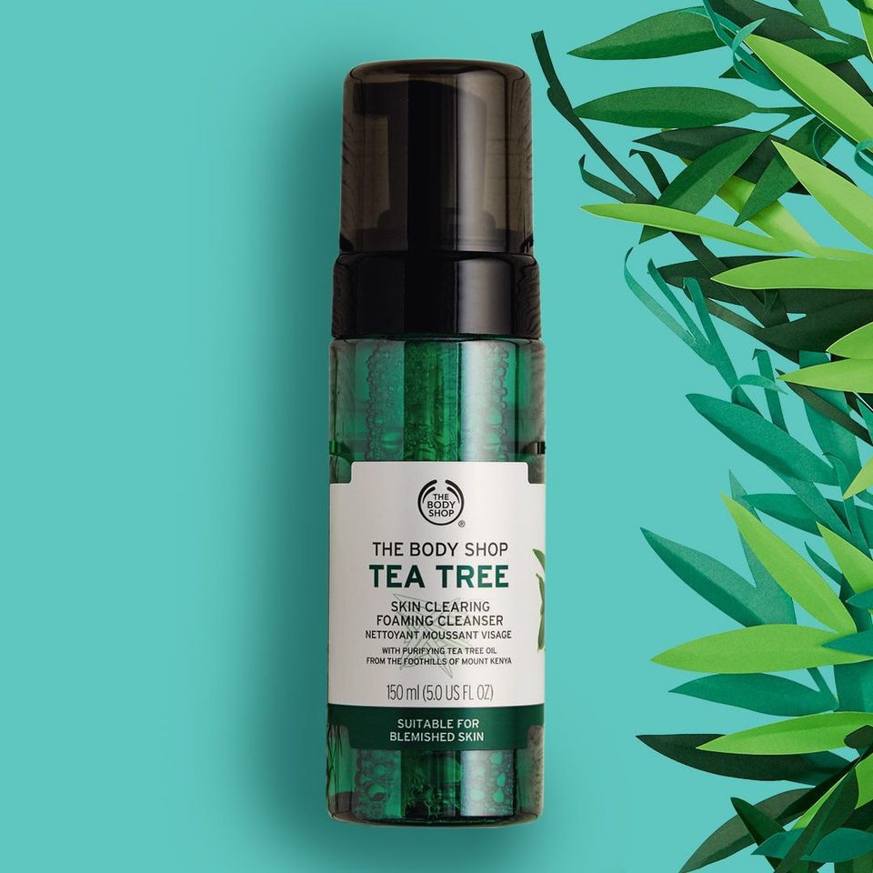 Sữa Rửa Mặt Cho Da Dầu, Mụn The Body Shop Tea Tree Skin Clearing Foaming Cleanser 150ml