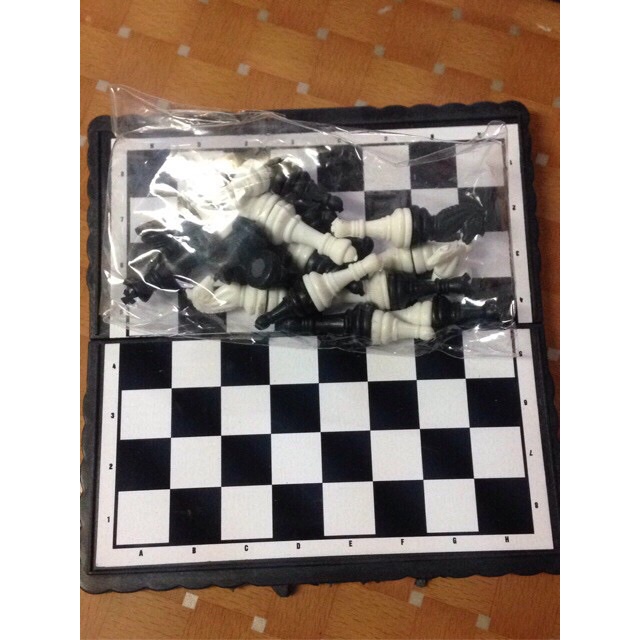 Bộ cờ vua nam châm mini loại nhỏ kích thước 15x15cm