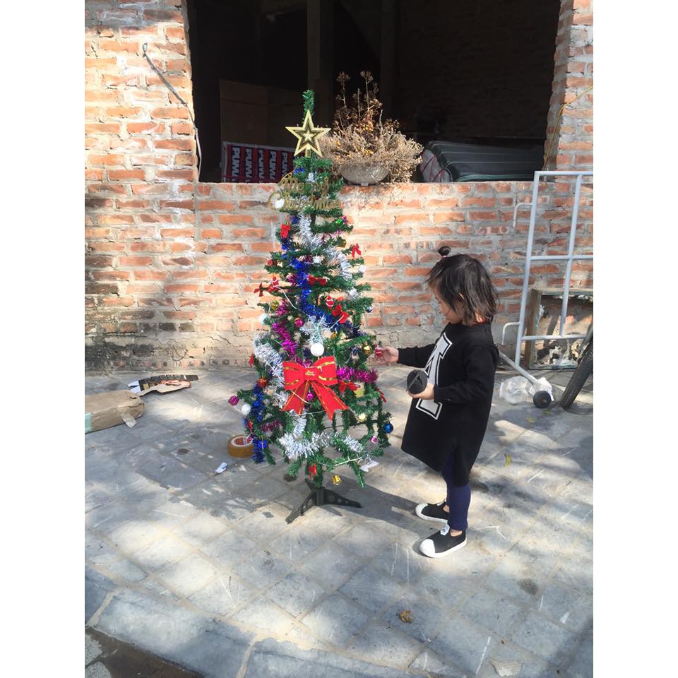 Cây thông Noel 1m50 kèm phụ kiện trang trí