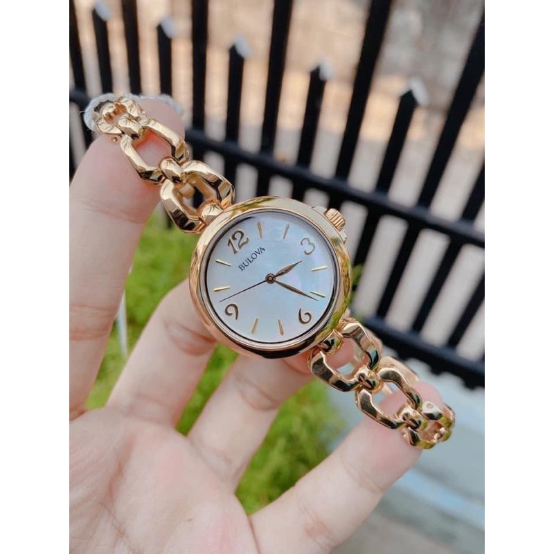 Đồng hồ nữ Bulova .