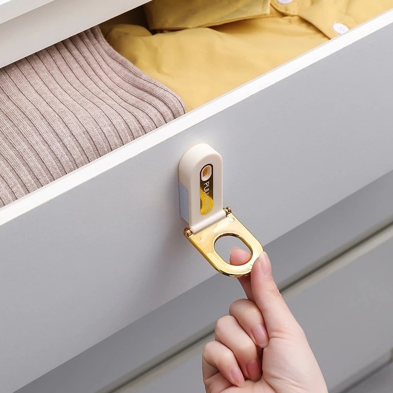 1 tay cầm nâng nắp bồn cầu có giác hút đa năng