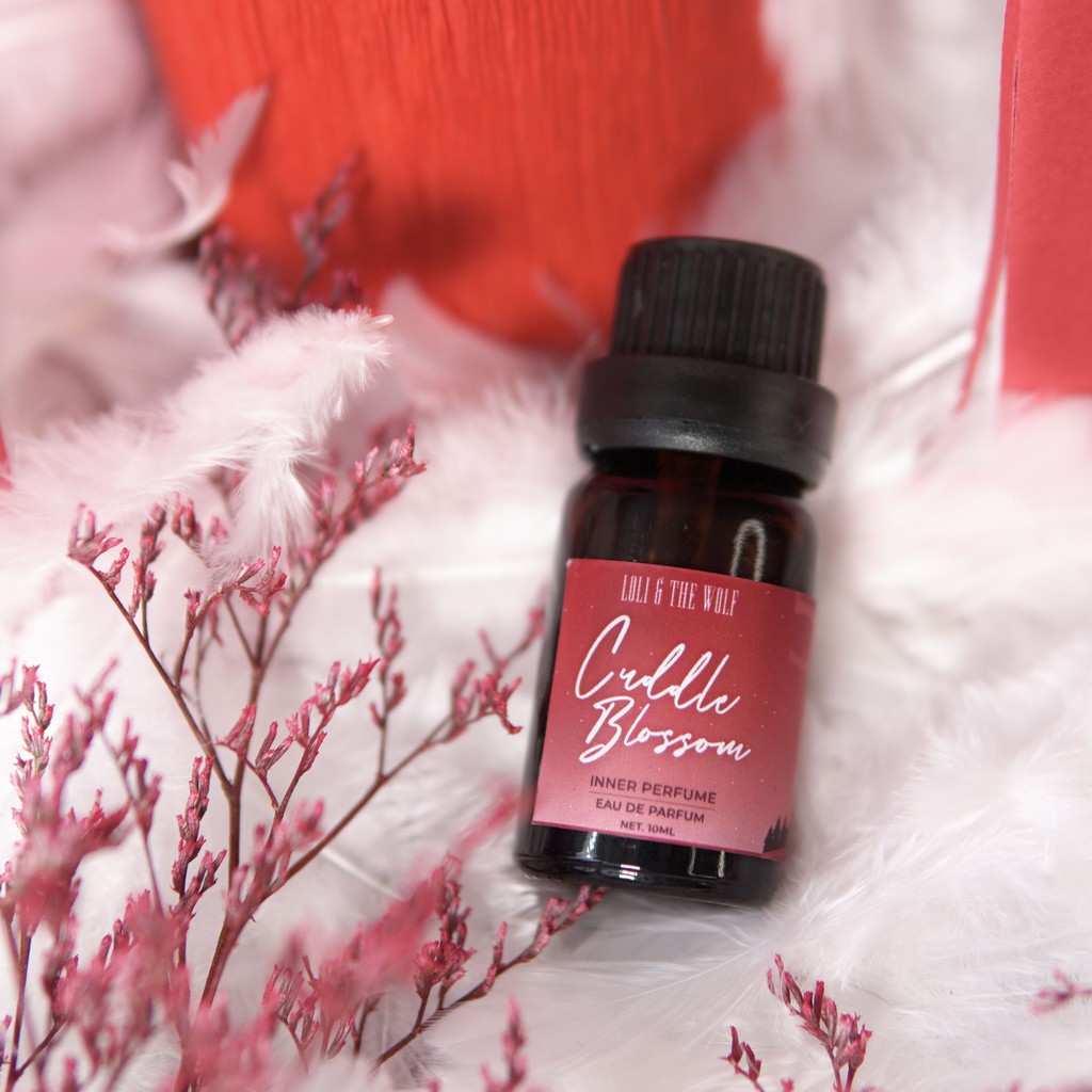 Bộ sản phẩm "Wild Night" Loli The Wolf dành cho nữ: 1 ddvs 100ml + 1 nước hoa vùng kín nữ 10ml + bọt cạo