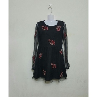 ĐẦM REN LƯớI THÊU HOA ĐẸP