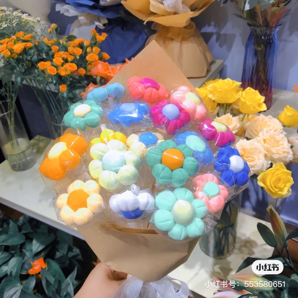 Bó hoa đất sét làm quà tặng cho bạn gái