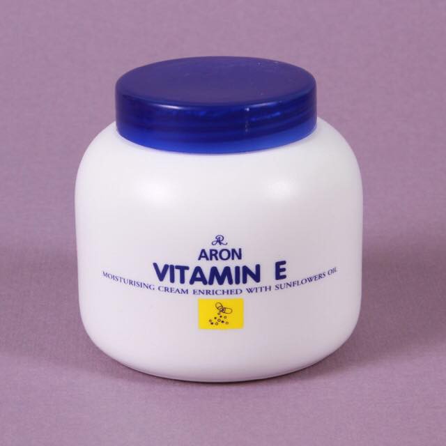 Kem dưỡng ẩm Aron vitamin E 200ml chuẩn Thái