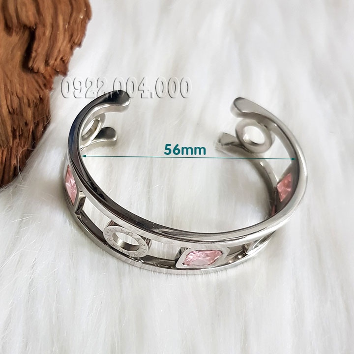 Vòng tay nữ đính đá hồng vuông cá tính.