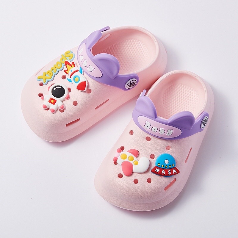 Dép Sục Crooc Mềm Nhẹ Cho Bé Trai, Bé Gái Kèm Ticker Vũ Trụ, Có Quai Sau Gót