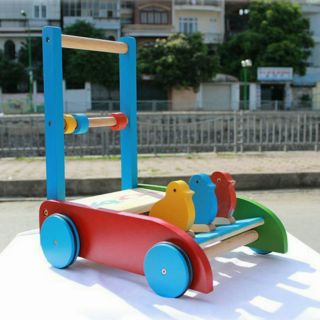Xe tập đi gà gỗ cho bé