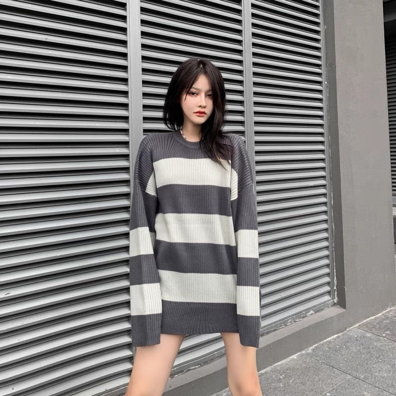 ÁO LEN KẺ NGANG 2 MAU IN LOGO SAU LUNG DÀNH CHO NỮ