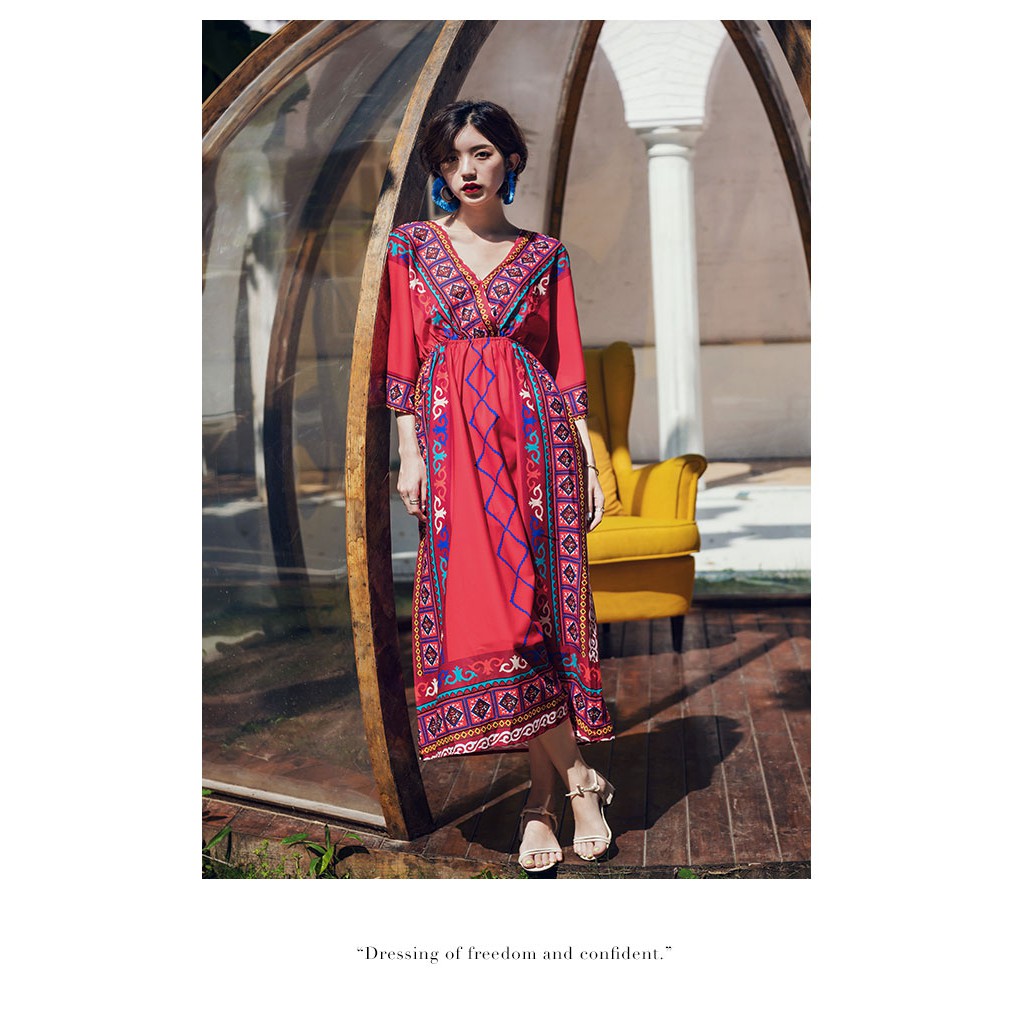 Đầm đỏ bohemian cổ V họa tiết lạ mắt