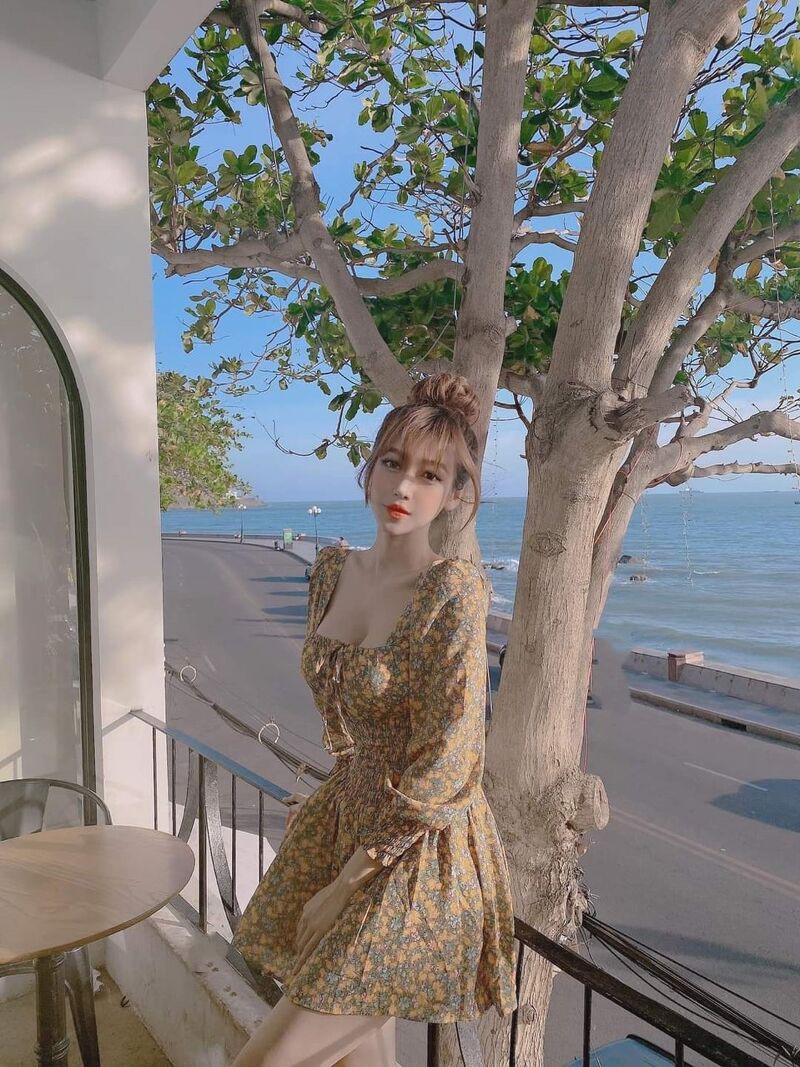 Váy hoa bo chun eo cổ vuông sexy dáng ngắn nhiều màu