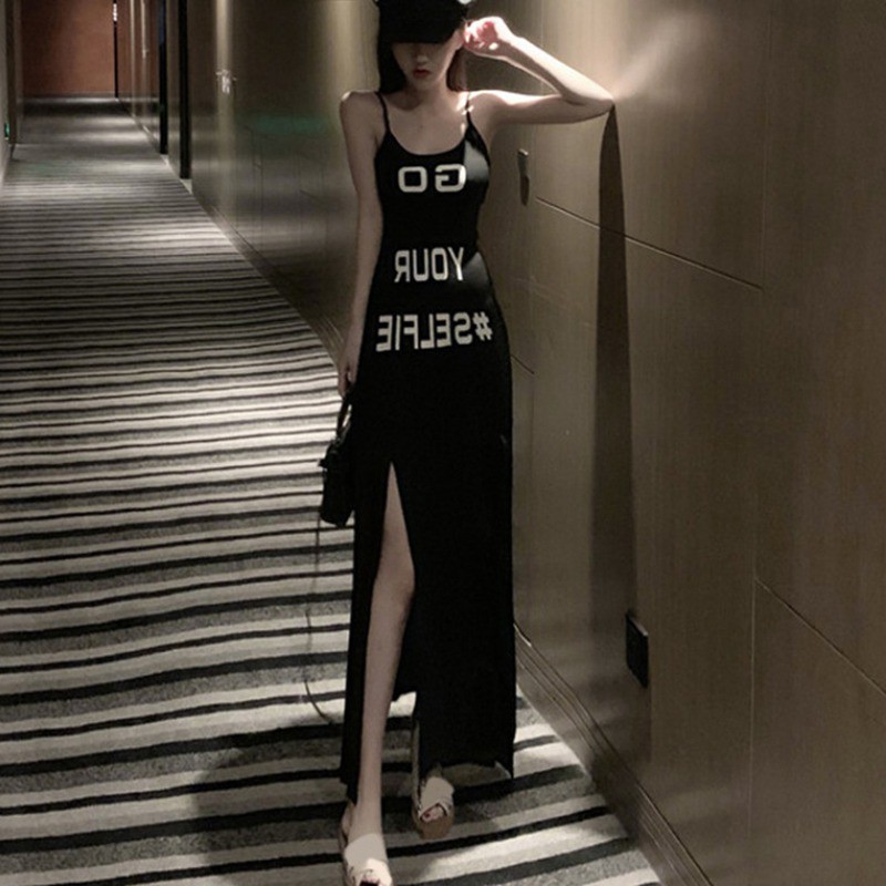 Đầm hai dây xẻ tà in chữ thời trang | BigBuy360 - bigbuy360.vn