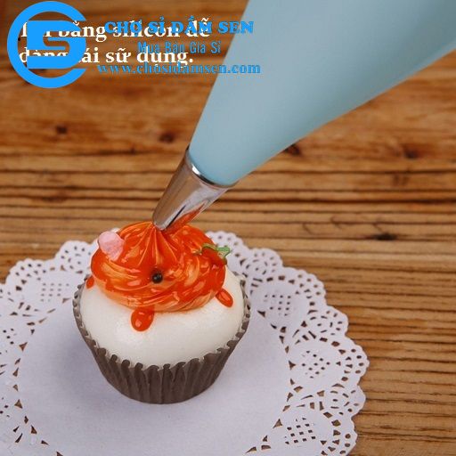 Hộp 32 đui bắt bông kem kèm chốt và túi đựng kem trang trí bánh G223-BatKemLL