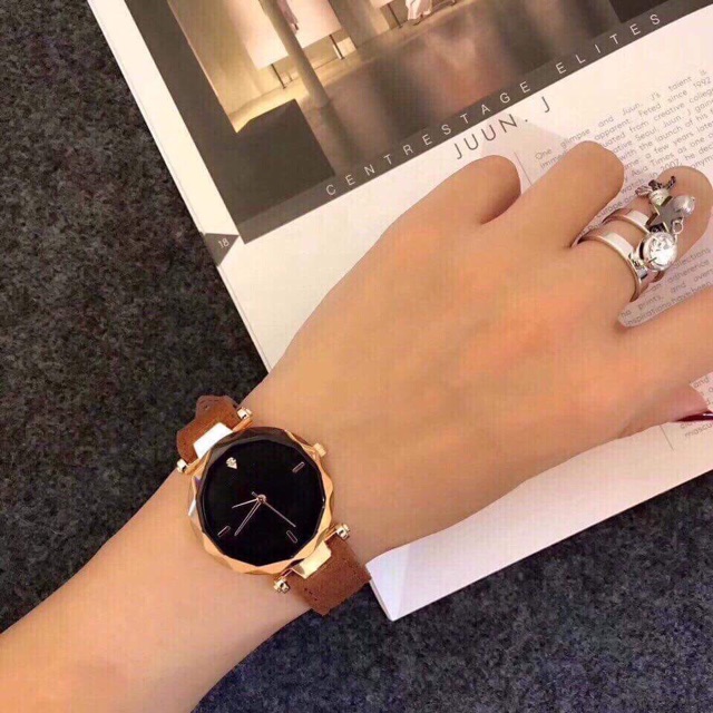 [Mã FAMAYFA2 giảm 10K đơn 50K] [GIÁ SỈ] ĐỒNG HỒ NỮ DÂY DA LỘN MẶT VÁT CẠNH QUART D039 SIÊU ĐẸP | BigBuy360 - bigbuy360.vn