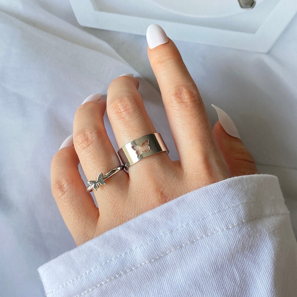 Set 2 Nhẫn Đeo Tay Kim Loại Họa Tiết Bướm Phong Cách Vintage Dành Cho Cặp Đôi