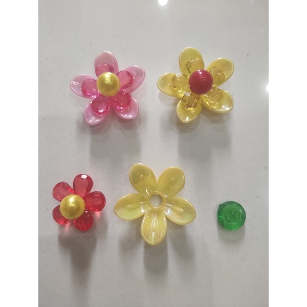 Hoa mai 5 cánh trong ngang 2.2cm.