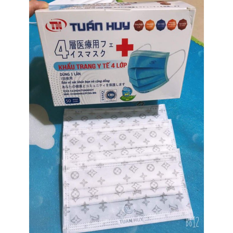 Hộp 50 chiếc khẩu trang y tế họa tiết chữ LV