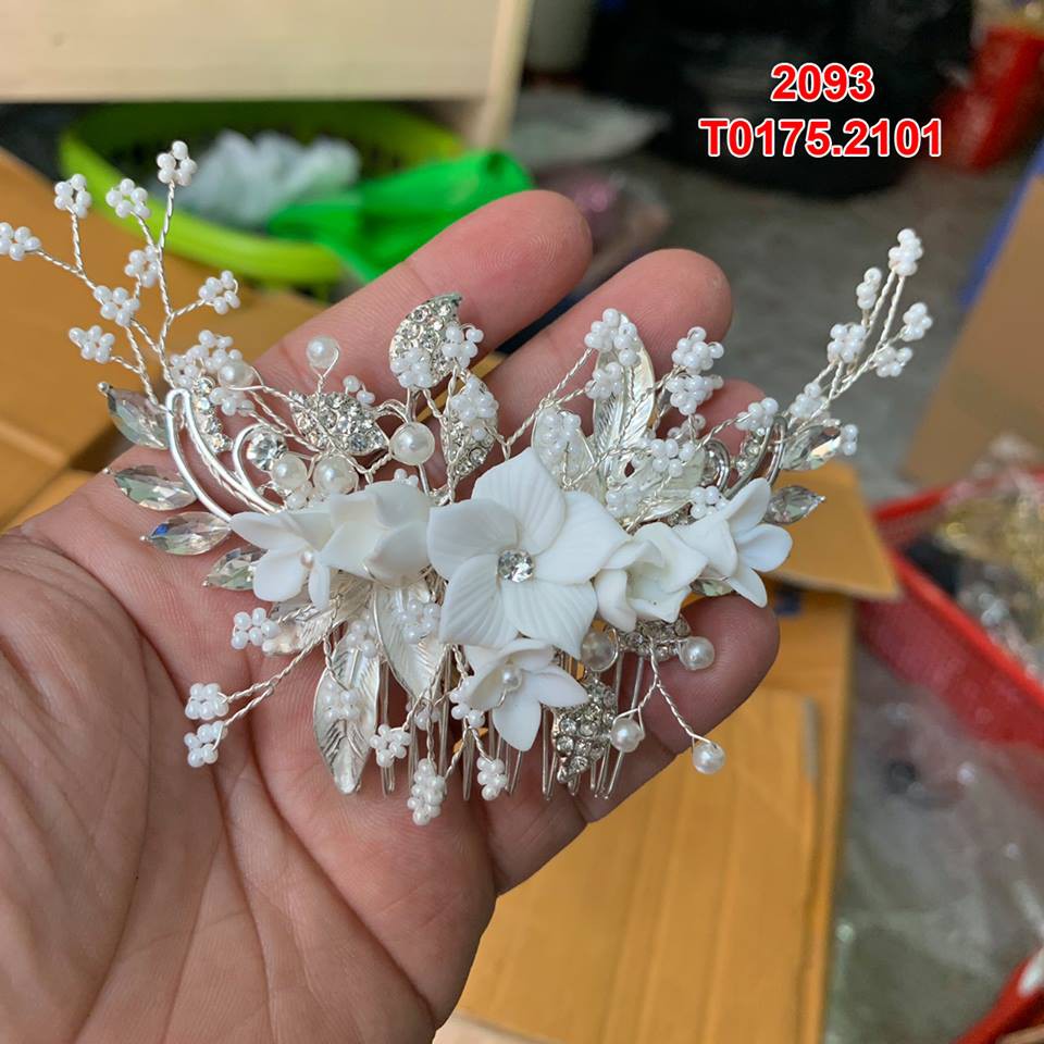 Cài tóc hoa mủ trắng dùng được cả cho bà sui