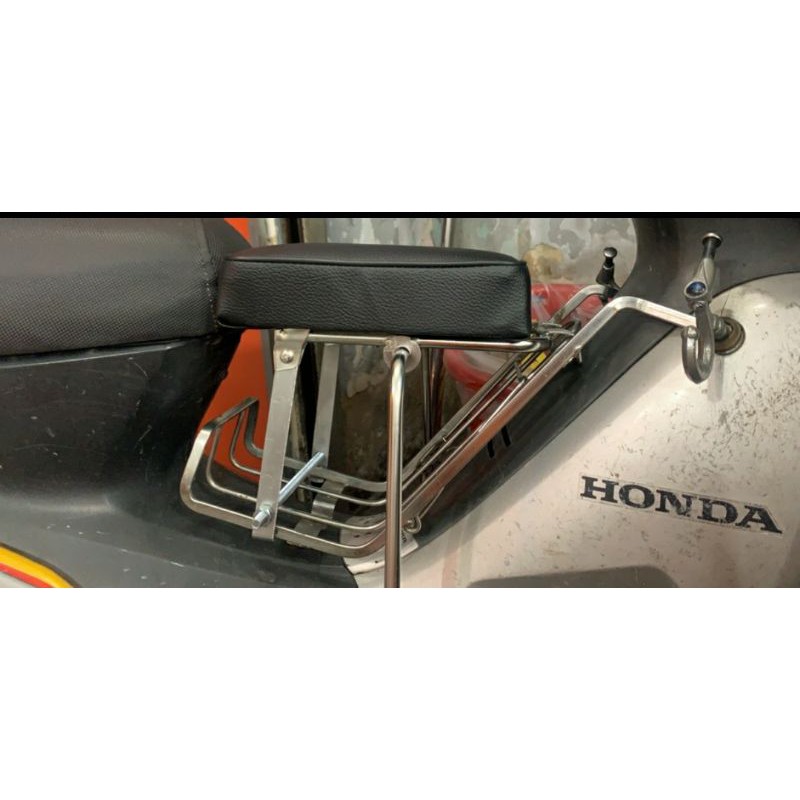 Ghế ngồi xe máy cho trẻ em / ghế khung inox nệm đen xếp gọn