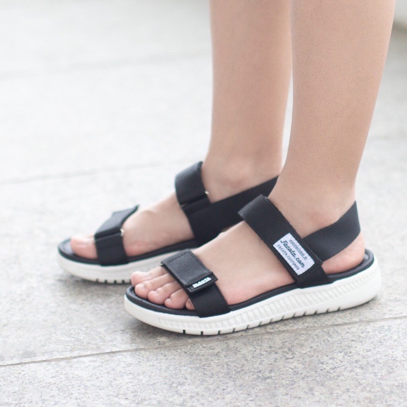 [Mã FASHIONT4WA2 giảm 10k đơn từ 50k] Sandal nữ Đi Học Chất Liệu Nhẹ Cao Cấp Đế Trắng Quai Đen Facota SDN06