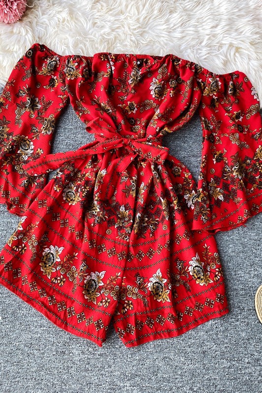 Jumpsuit, đồ bay trễ vai tay rộng họa tiết