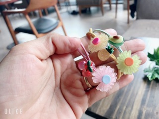 Cột tóc hoa cúc xinh xắn