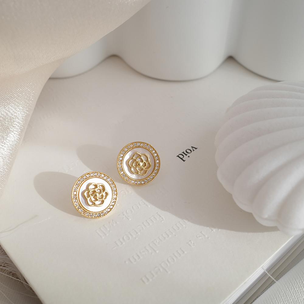 Khuyên Tai Dáng Tròn Đính Hoa Trà Phong Cách Hàn Quốc Ngọt Ngào Thời Trang Cho Nữ