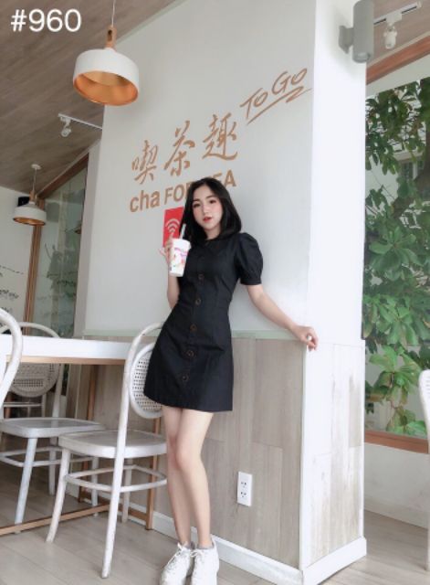 Đầm tay phồng đính nút đơn giản thanh lịch | BigBuy360 - bigbuy360.vn