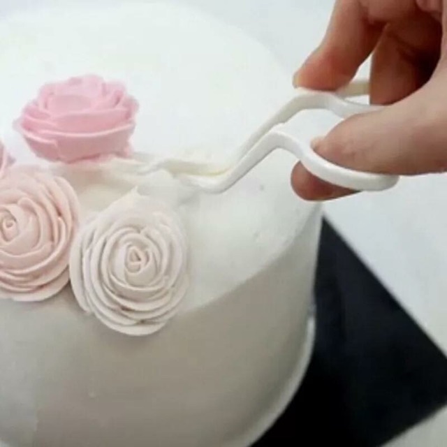 Kéo nhựa gắp bông kem