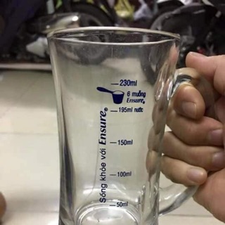 Ly thủy tinh ensure có tay cầm , chia vạch