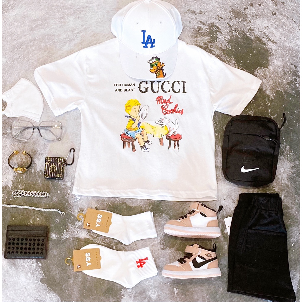 áo thun hình cậu bé ăn cơm