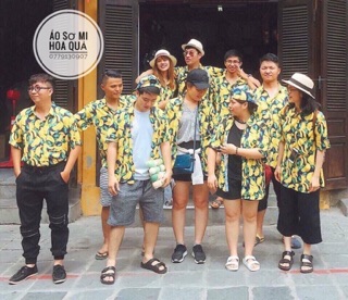 Áo sơ mi chuối nền đen