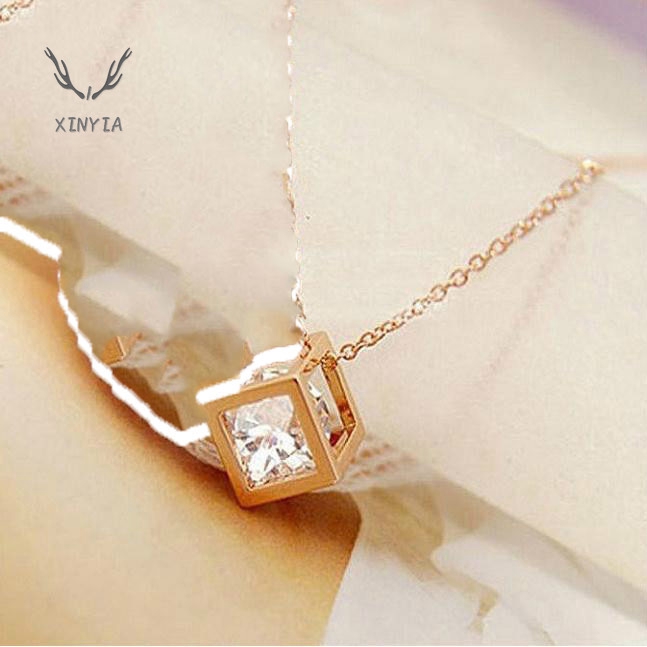 Dây Chuyền Mặt Vuông Đính Đá Zircon