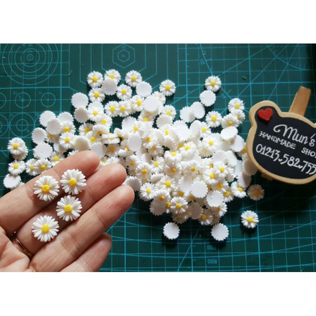 50/100 charm hoa cúc họa mi trắng  (Size nhỏ 1.3cm) - Phụ kiện kẹp cột tóc, case đt