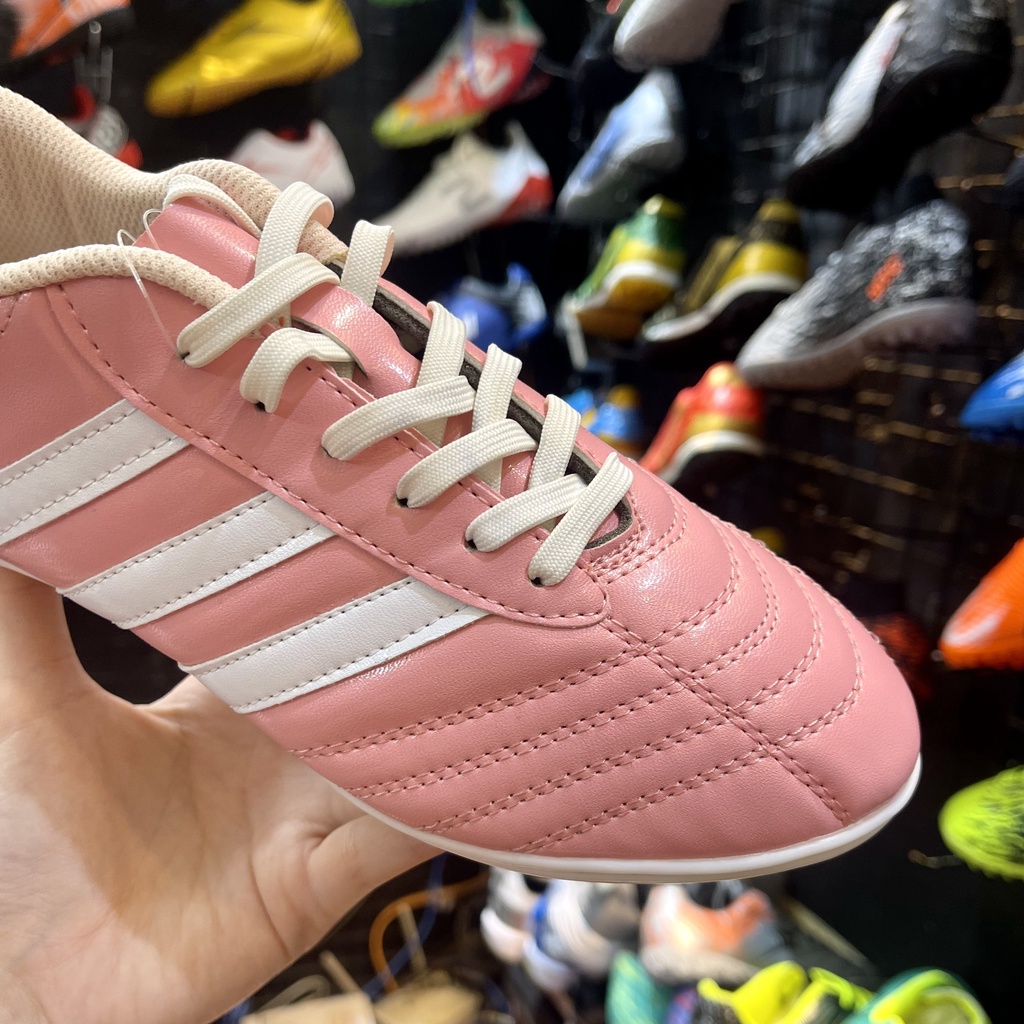 Giày Đá Bóng Nam Geet 3 Sọc Hồng Rẻ Đẹp, Giày Đá Banh Thể Thao Cỏ Nhân Tạo Thời Trang - 2evshop