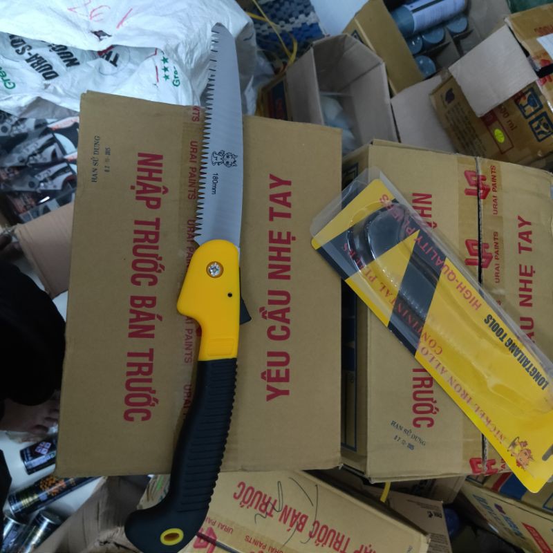 cưa gỗ cầm tay bấm