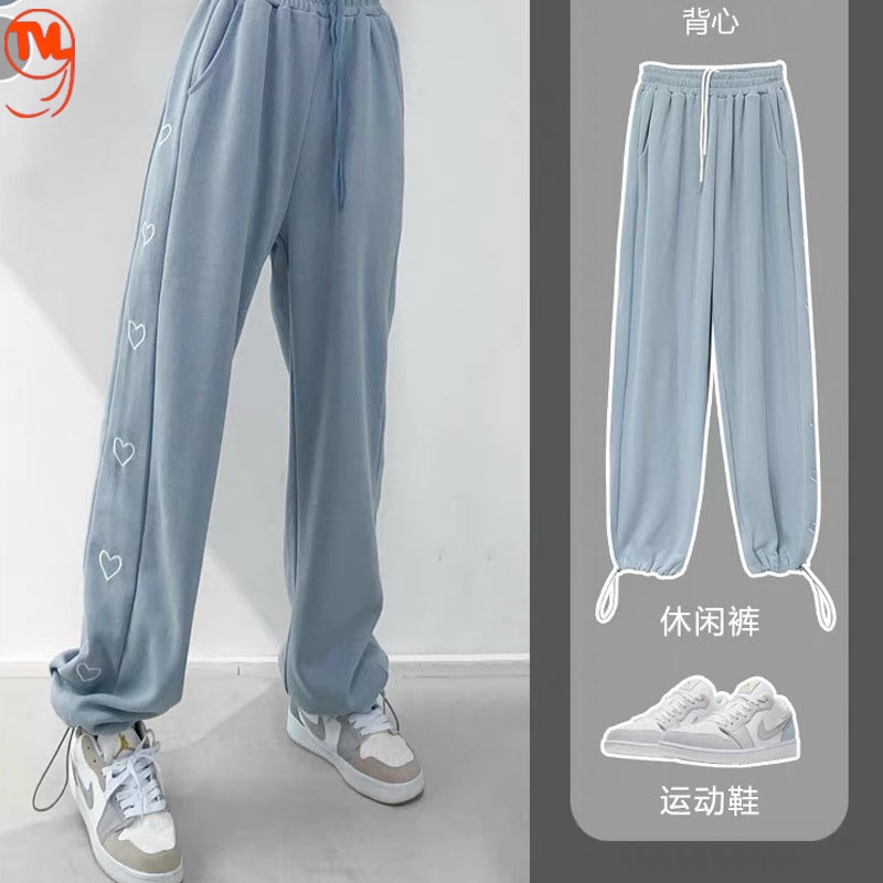 Quần jogger nữ cạnh tim, quần dài nữ in hình trài tim bên hông chất liệu Umi cao cấp mềm mại phong cách thể thao.
