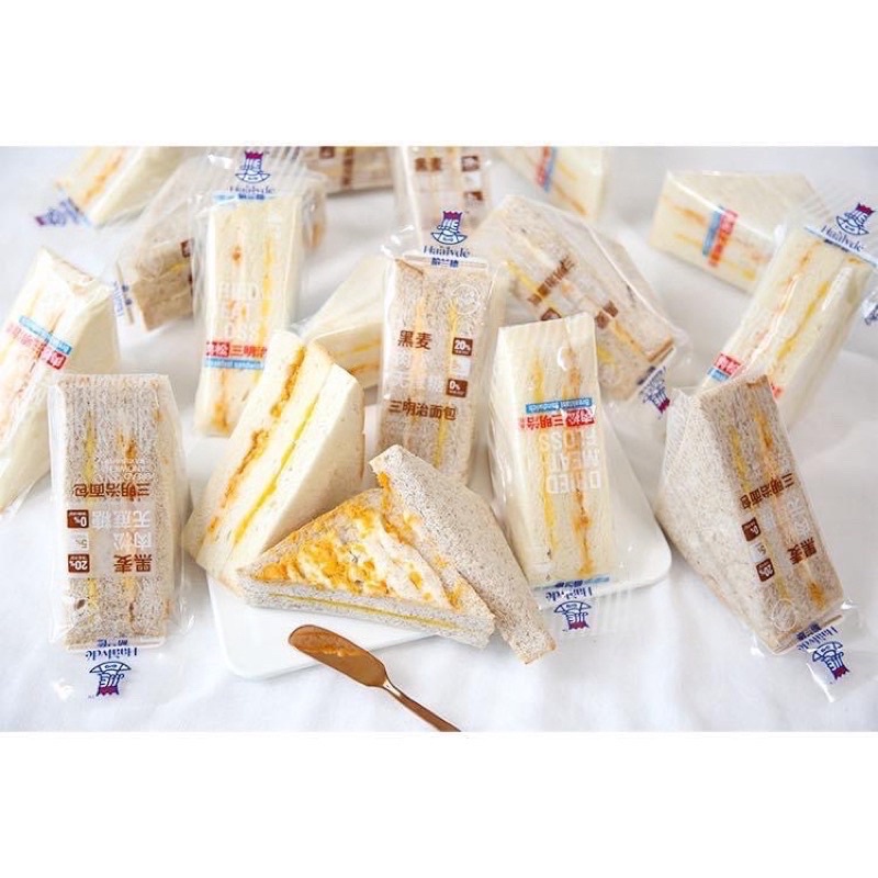 1 cái bánh Sandwich toast phô mai bơ ruốc mặn