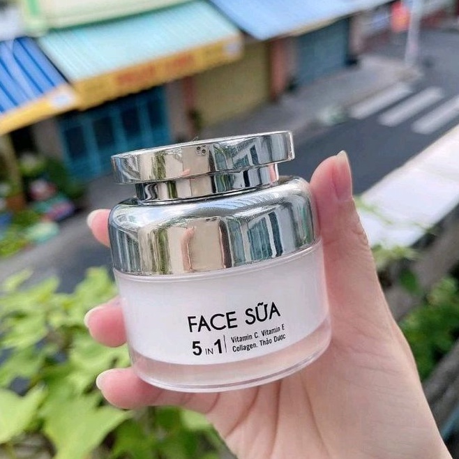 KEM FACE SỮA CÔ GÁI NÚI