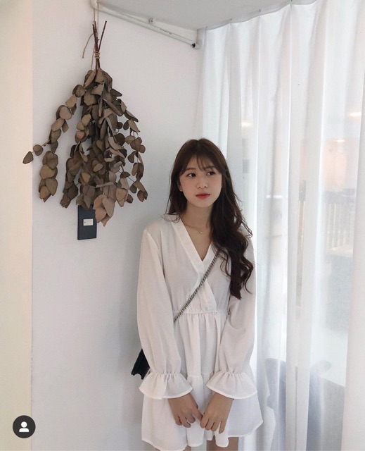Đầm babydoll dáng xoè tay dài trắng và đen đôi bạn thân dáng ngắn và dáng dài