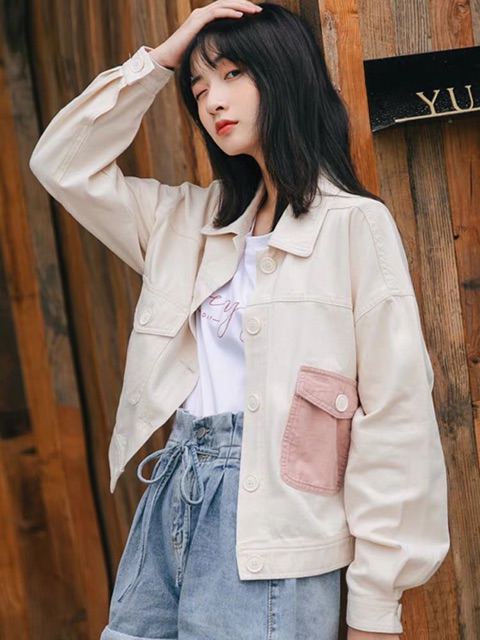 Áo Khoác Denim Trắng Kem Phối Túi Hồng Xinh | BigBuy360 - bigbuy360.vn