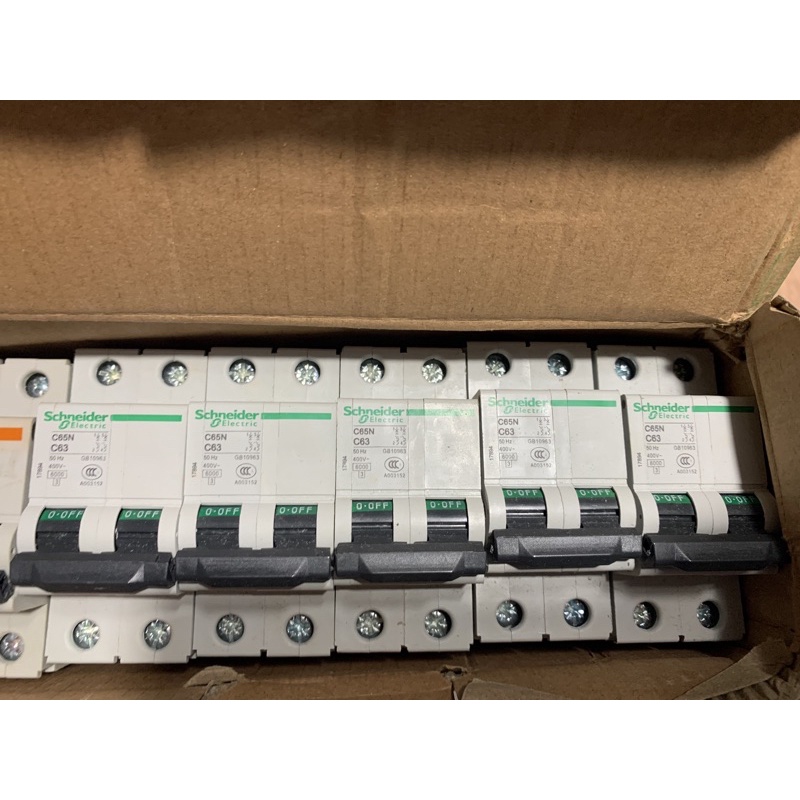 Cầu dao tự động áptomat MCB schneider C65N C63 2P